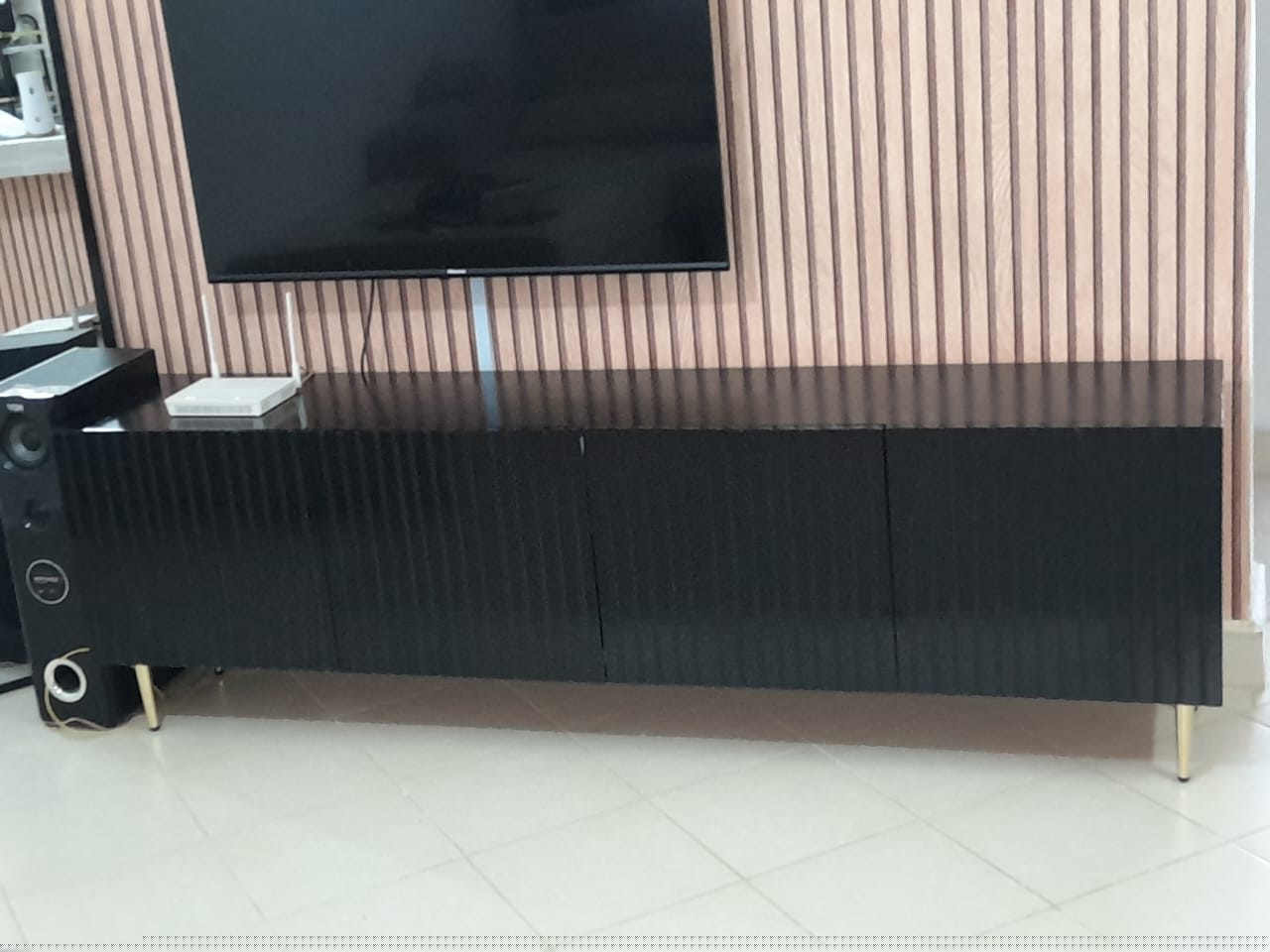 6 feet tv stand in mint condition