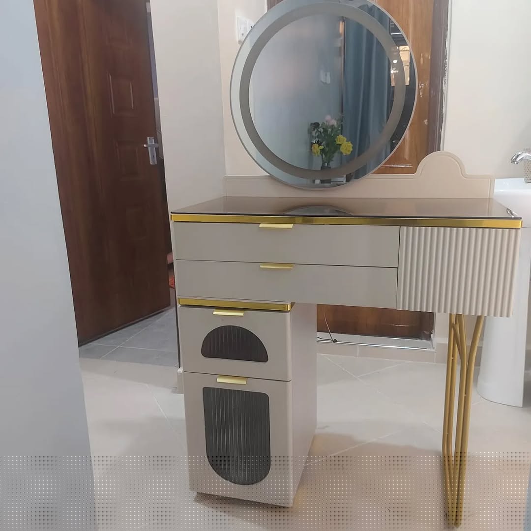 Dressing table Selling at 10,000 Waiyaki way 0799343984